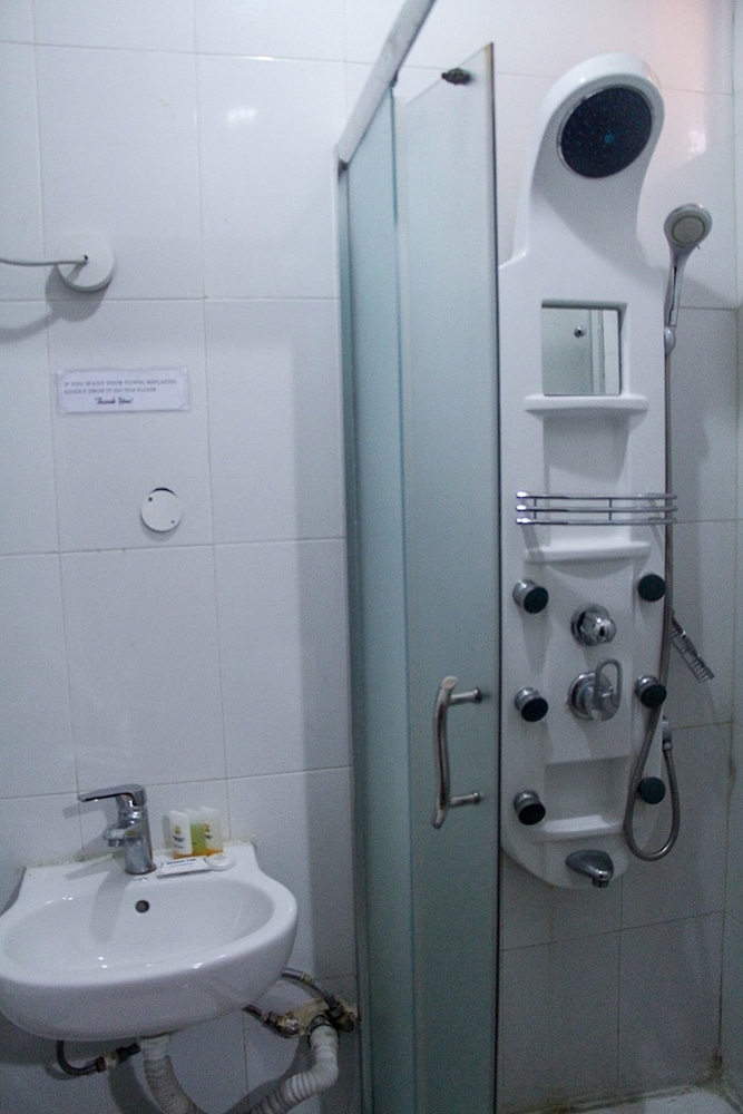 Banex Hotel And Suites 47/50
