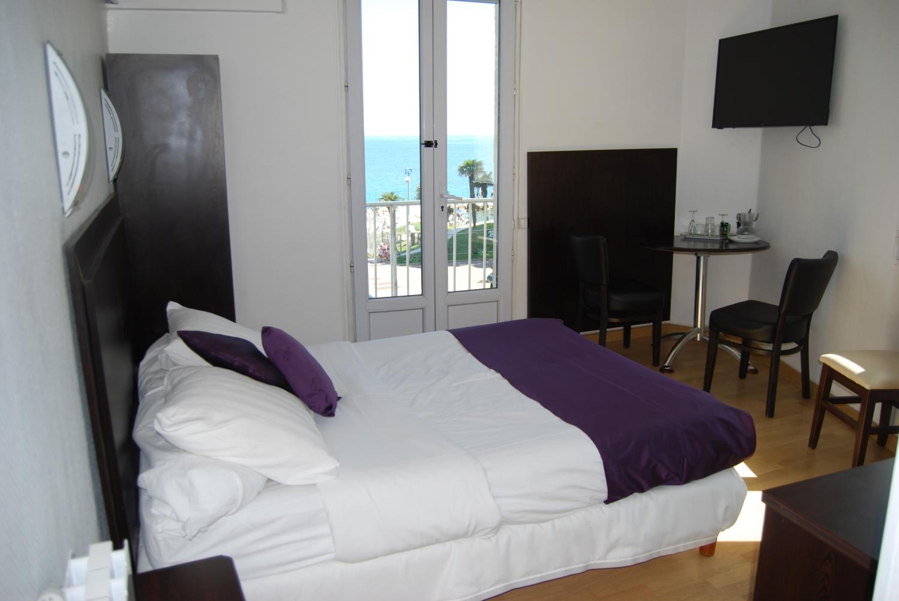 Azur Hotel 20/52
