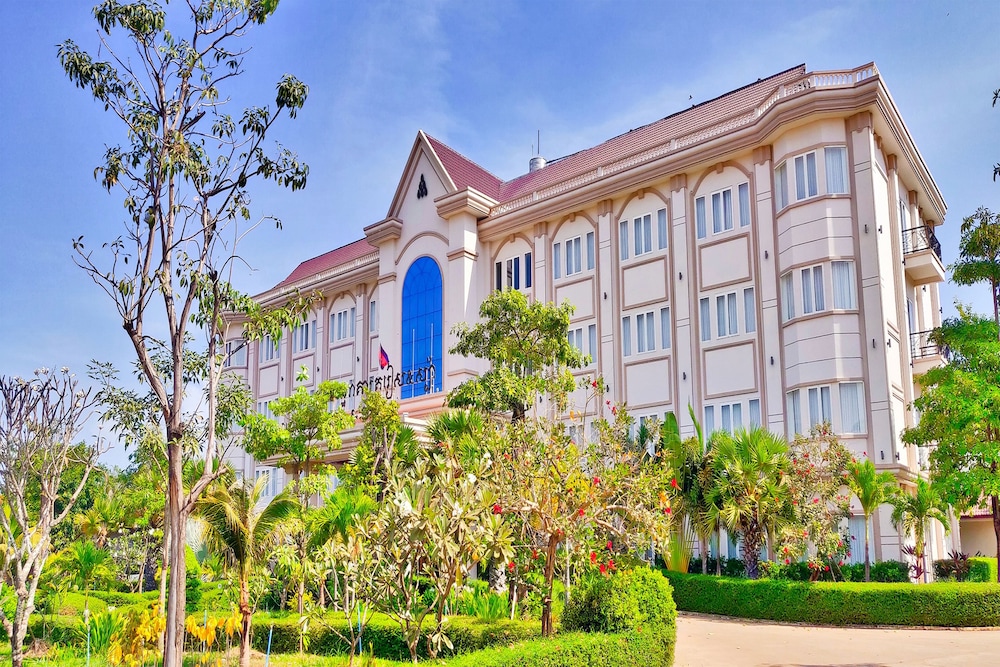 Glorious Hotel and Spa 2/50