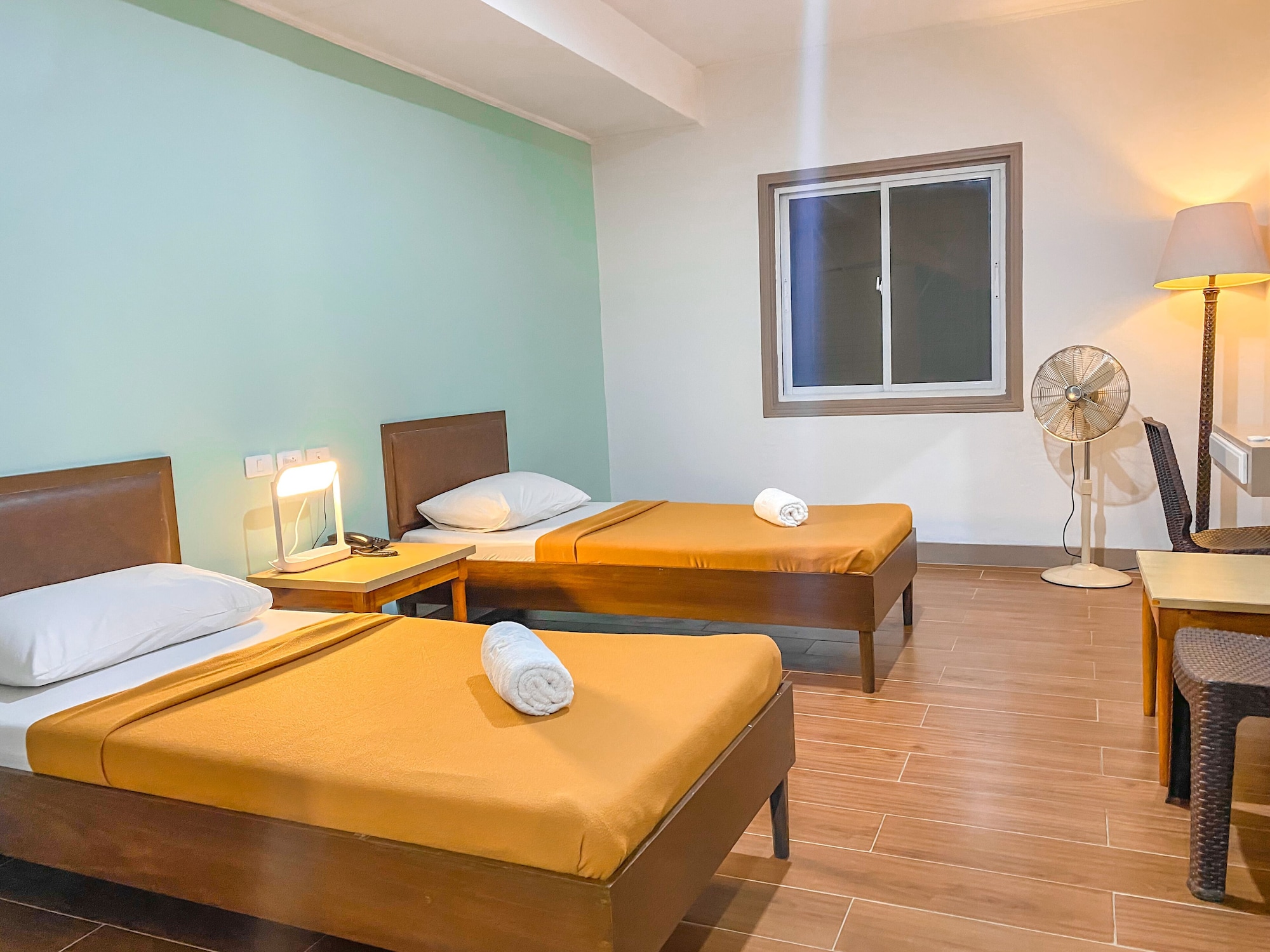 غرفة قياسية بسريرين منفصلين، Metro Pines Inn 2/3