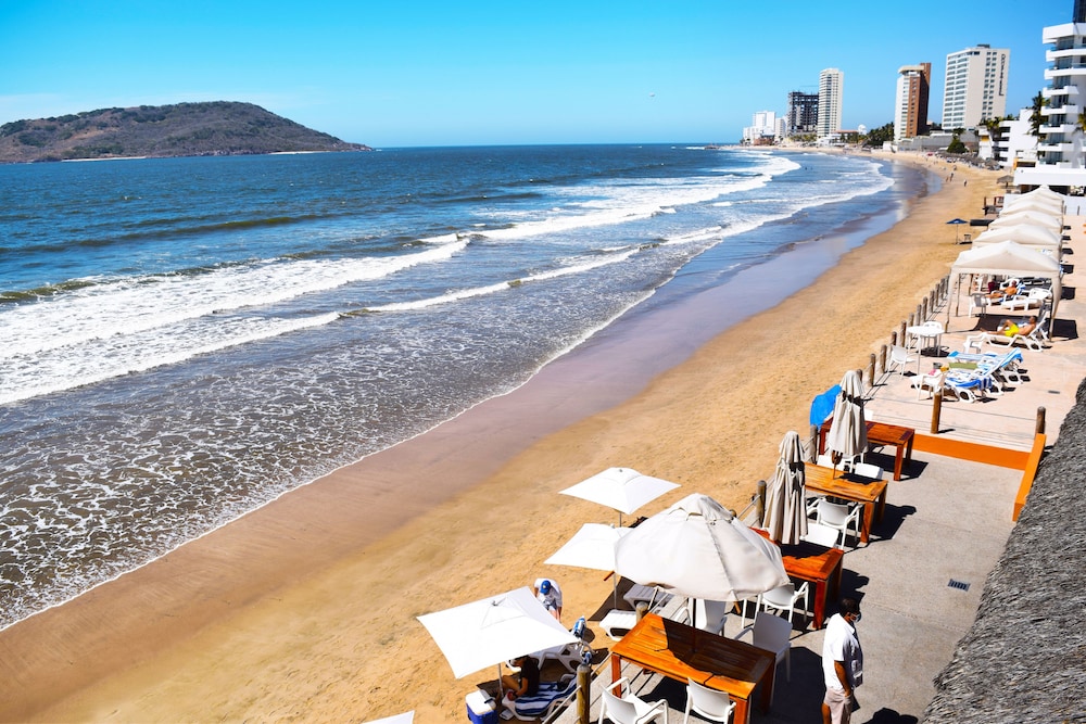 Costa De Oro Beach Hotel 34/50