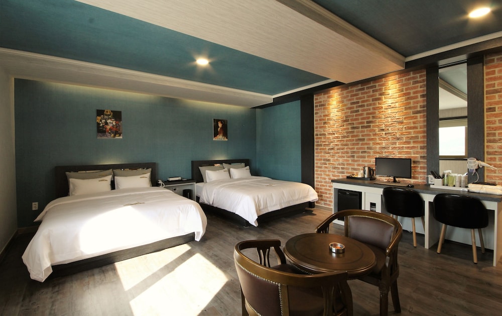 Goldenroot Hotel In Gimhae 16/35