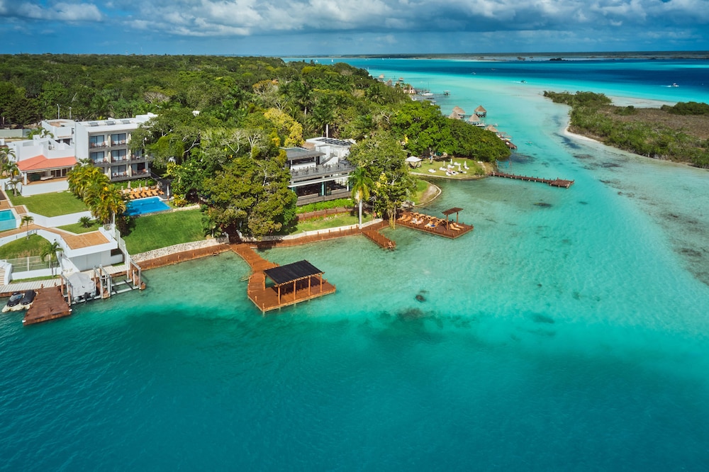 Cristalino Lagoon Front Hotel, Restaurant & Spa 88/94