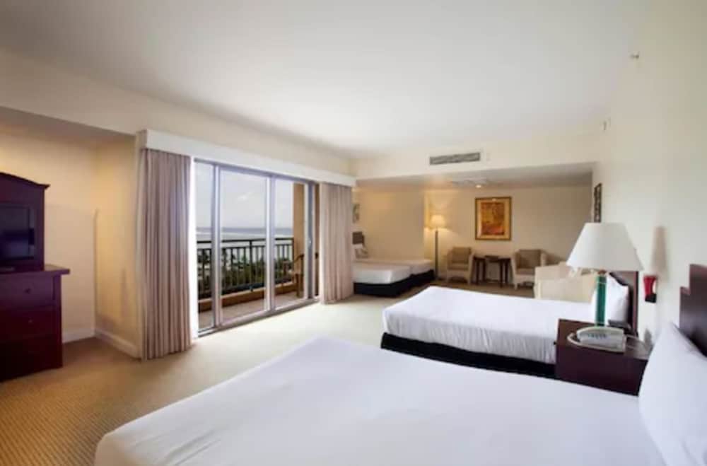 Holiday Resort And Spa Guam 18/86