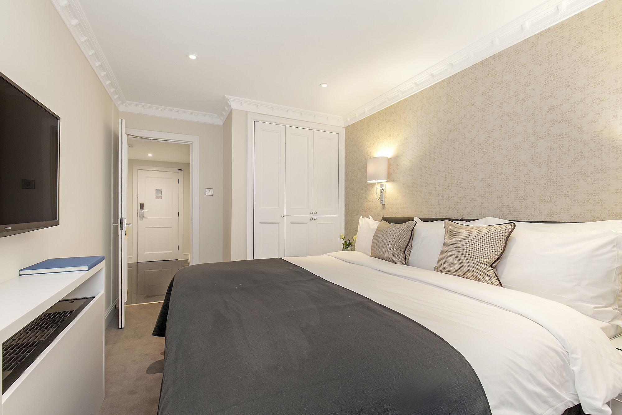 1 BEDROOM, EXECUTIVE, APARTMENT