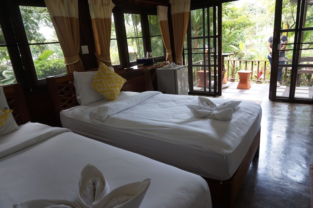 HOUSE, DOUBLE OR TWIN BED