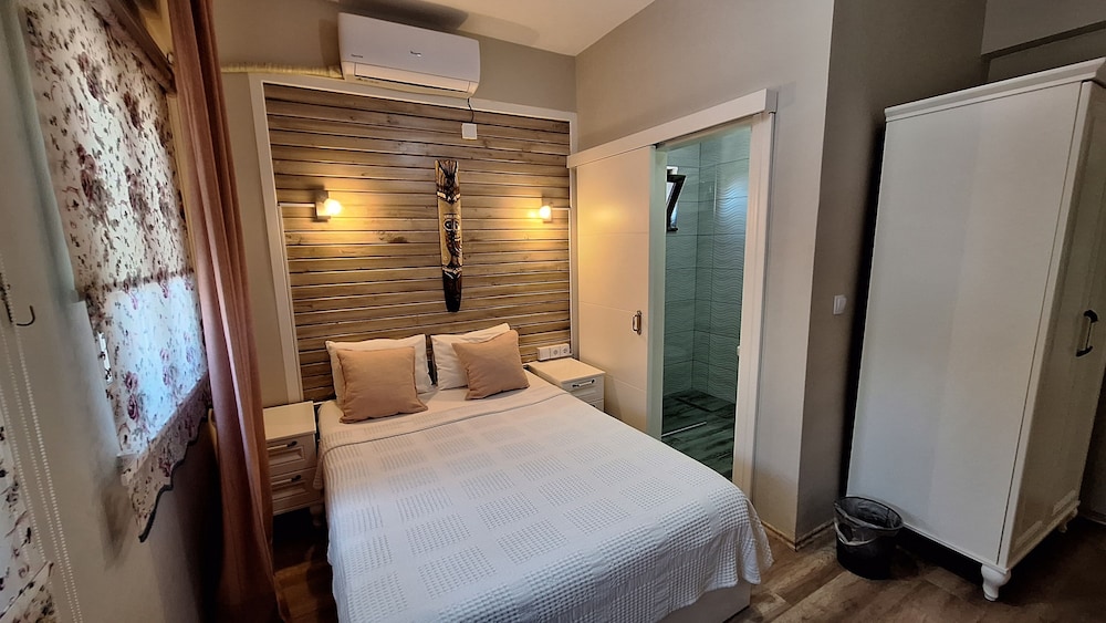 غرفة قياسية رباعية بسرير كوين وسريرين منفصلين بإطلالة على الحديقة، Karina Vineyard House 9/10