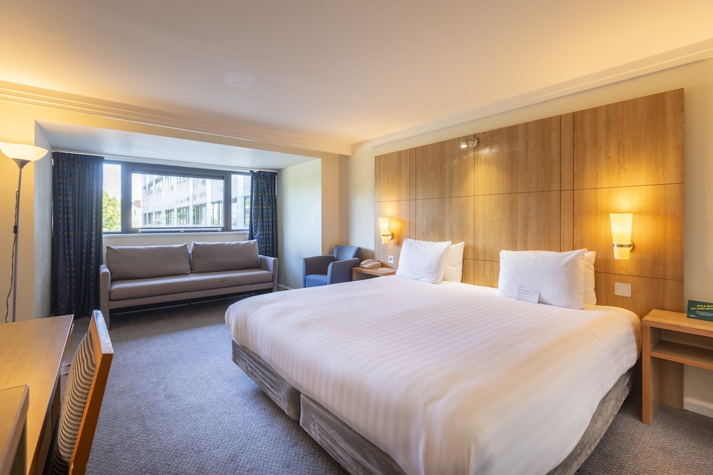 HOLIDAY INN CARDIFF CITY CENTRE 22/64