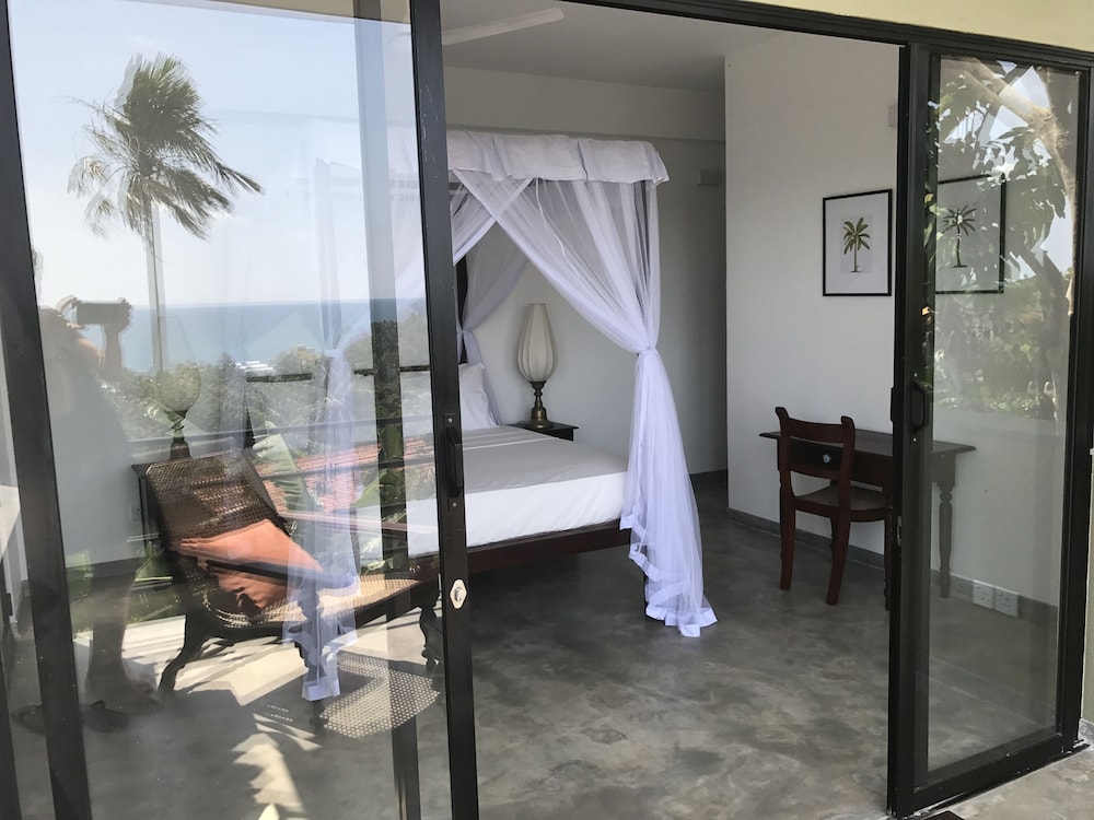 Lara's Place Unawatuna 12/42