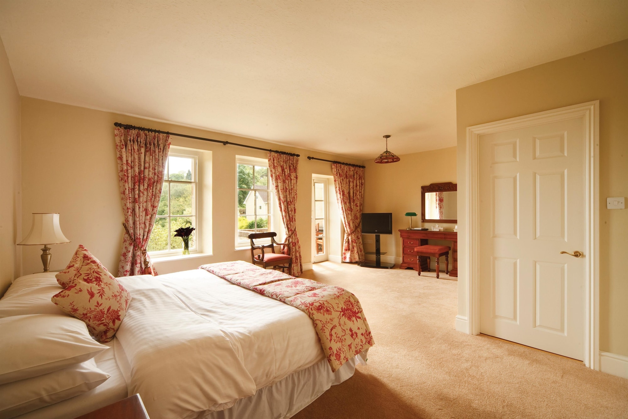 FAMILY, MULTIPLE BEDS