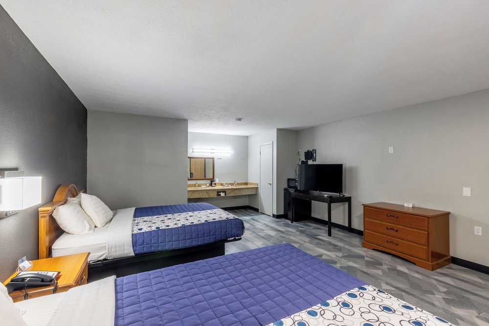 Freer Executive Inn and Studios by OYO 16/44