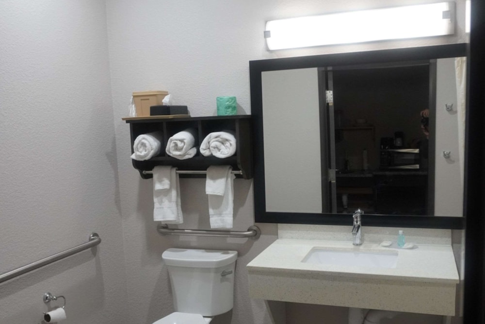 MainStay Suites Odessa I-20 TX 13/23