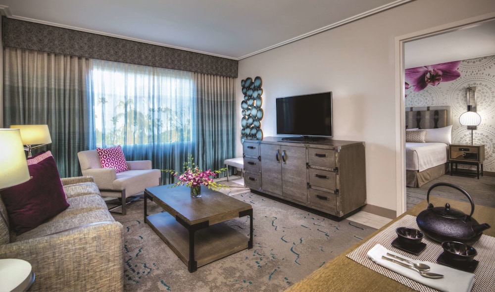 Universal's Loews Royal Pacific Resort 34/56