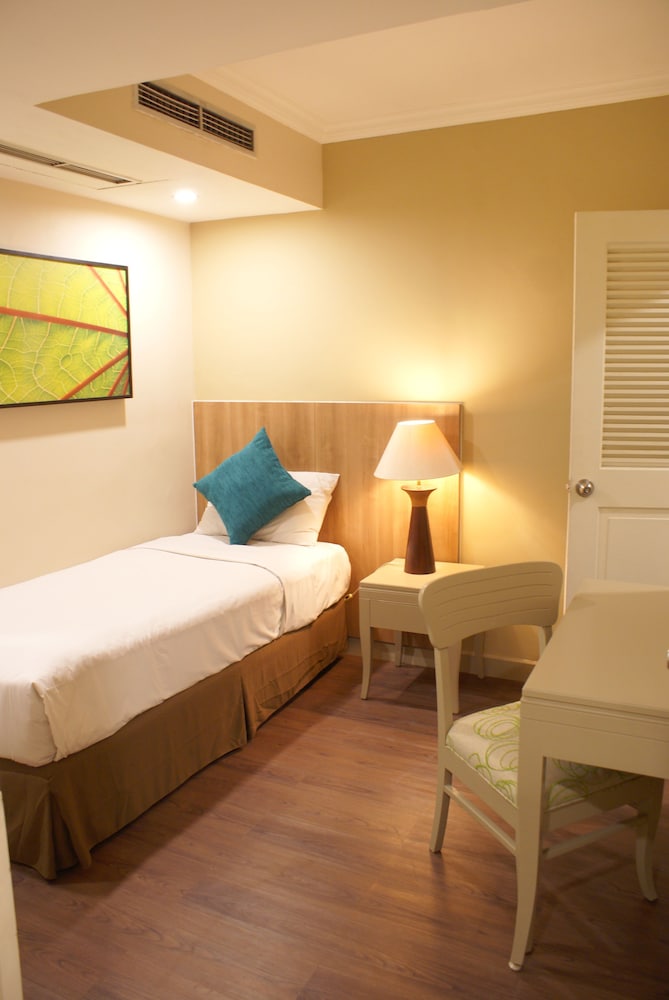 Grand Tropic Suites Jakarta 13/64