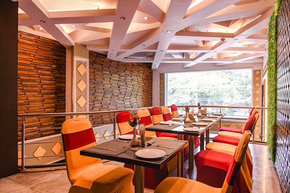 OYO Premium Hinoo Ranchi 47/53