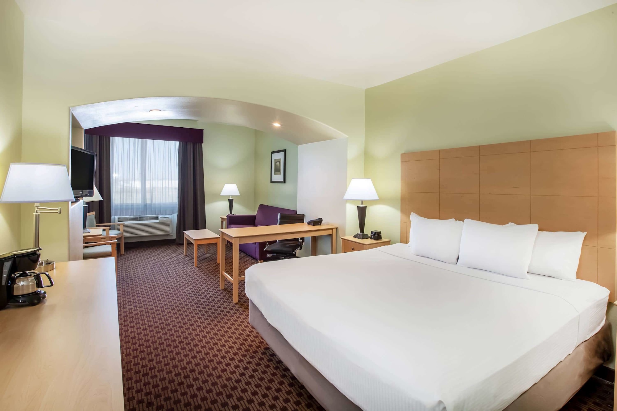 EXECUTIVE, KING BED
