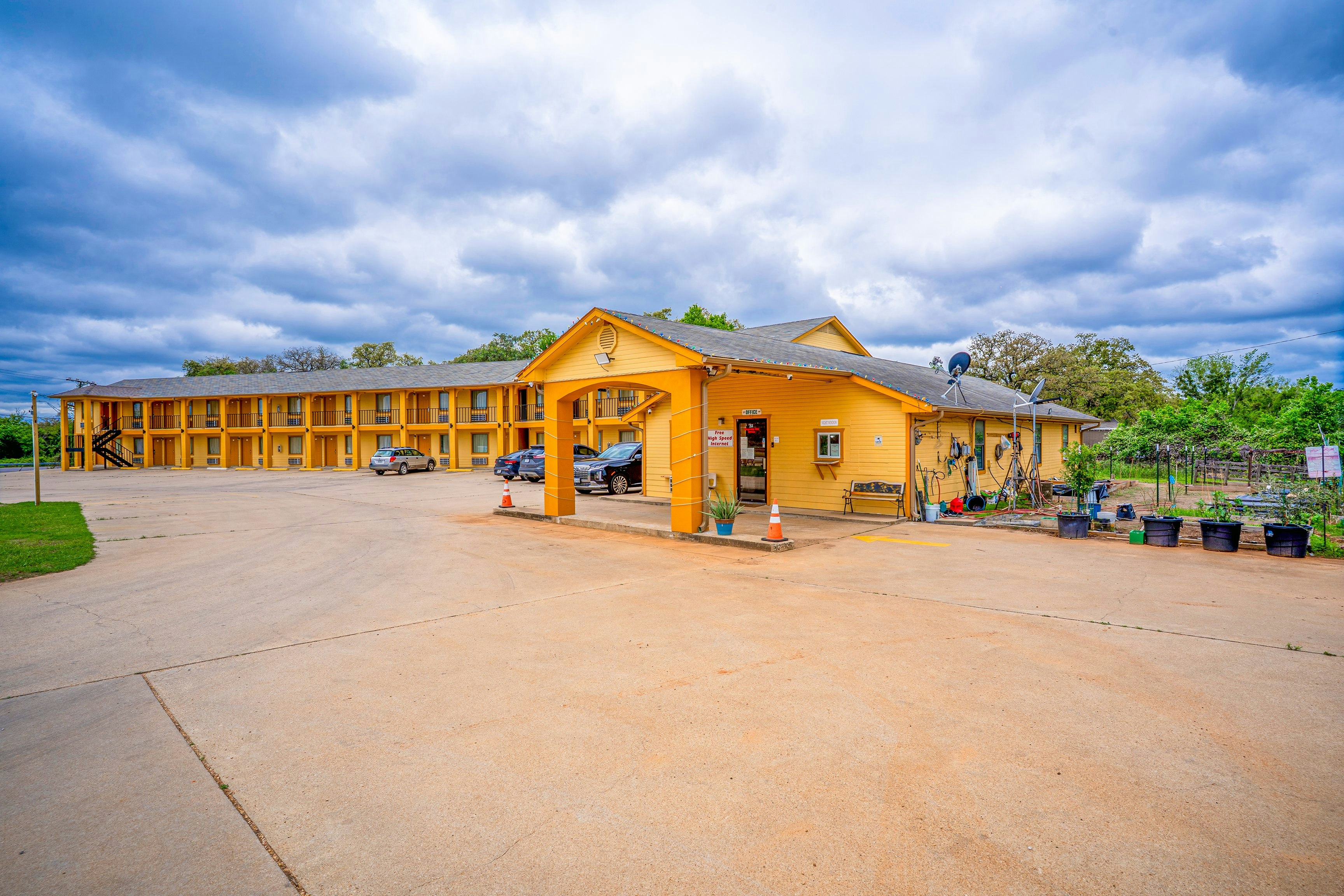 Regency Inn By OYO Rockdale TX 22/31