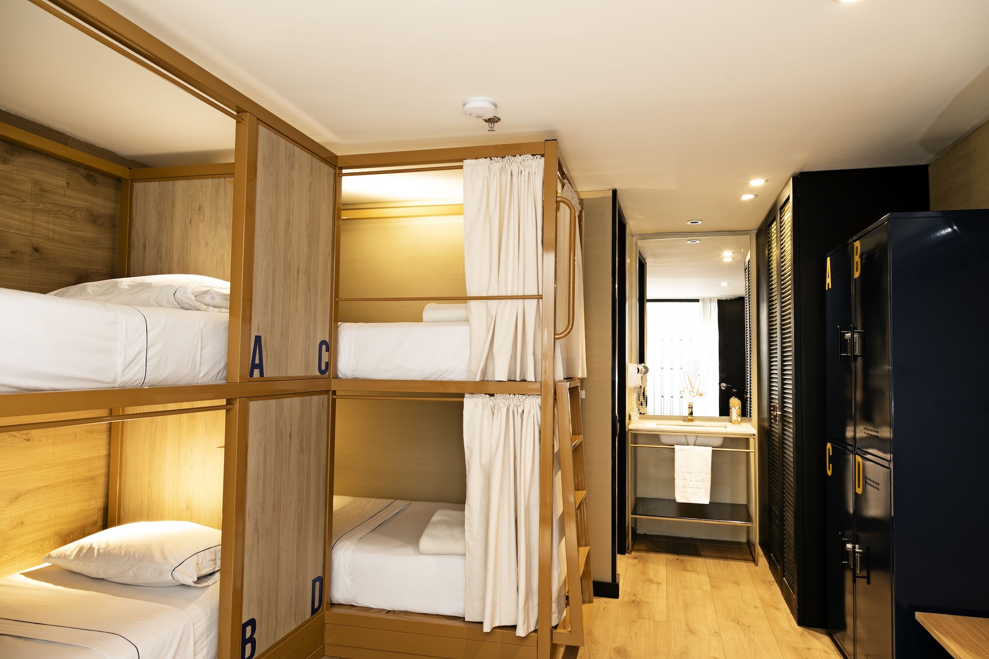 MIXED DORM, 6 BEDS