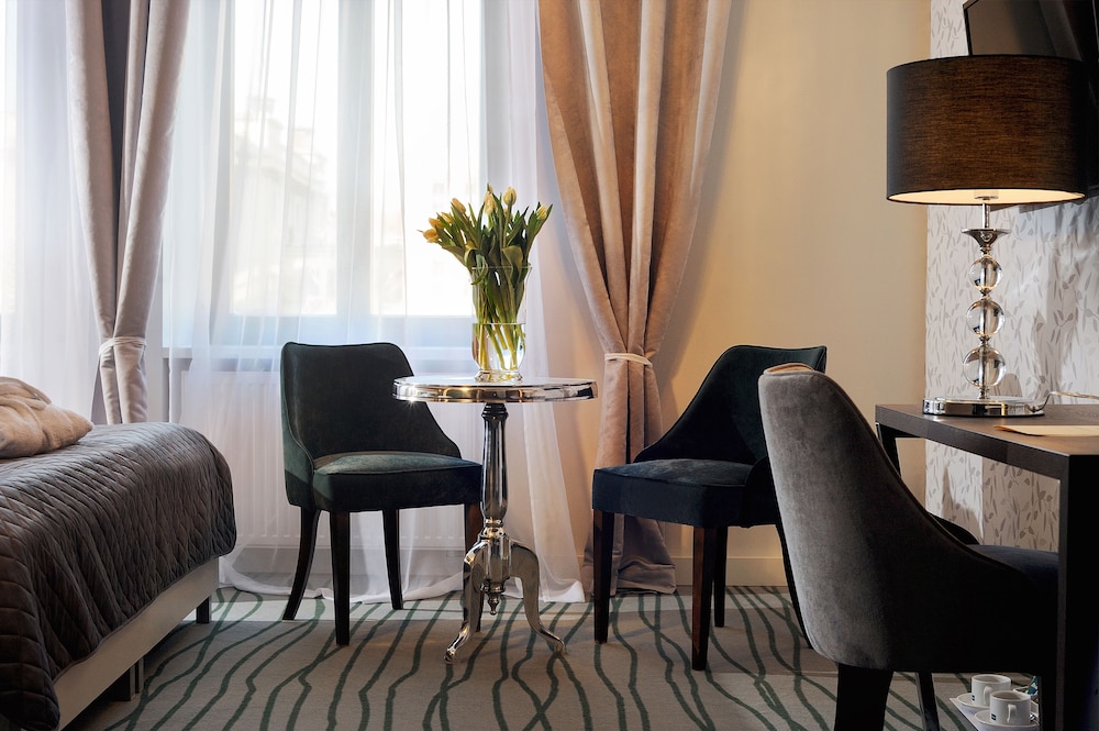 Plaza Boutique Hotel 54/68