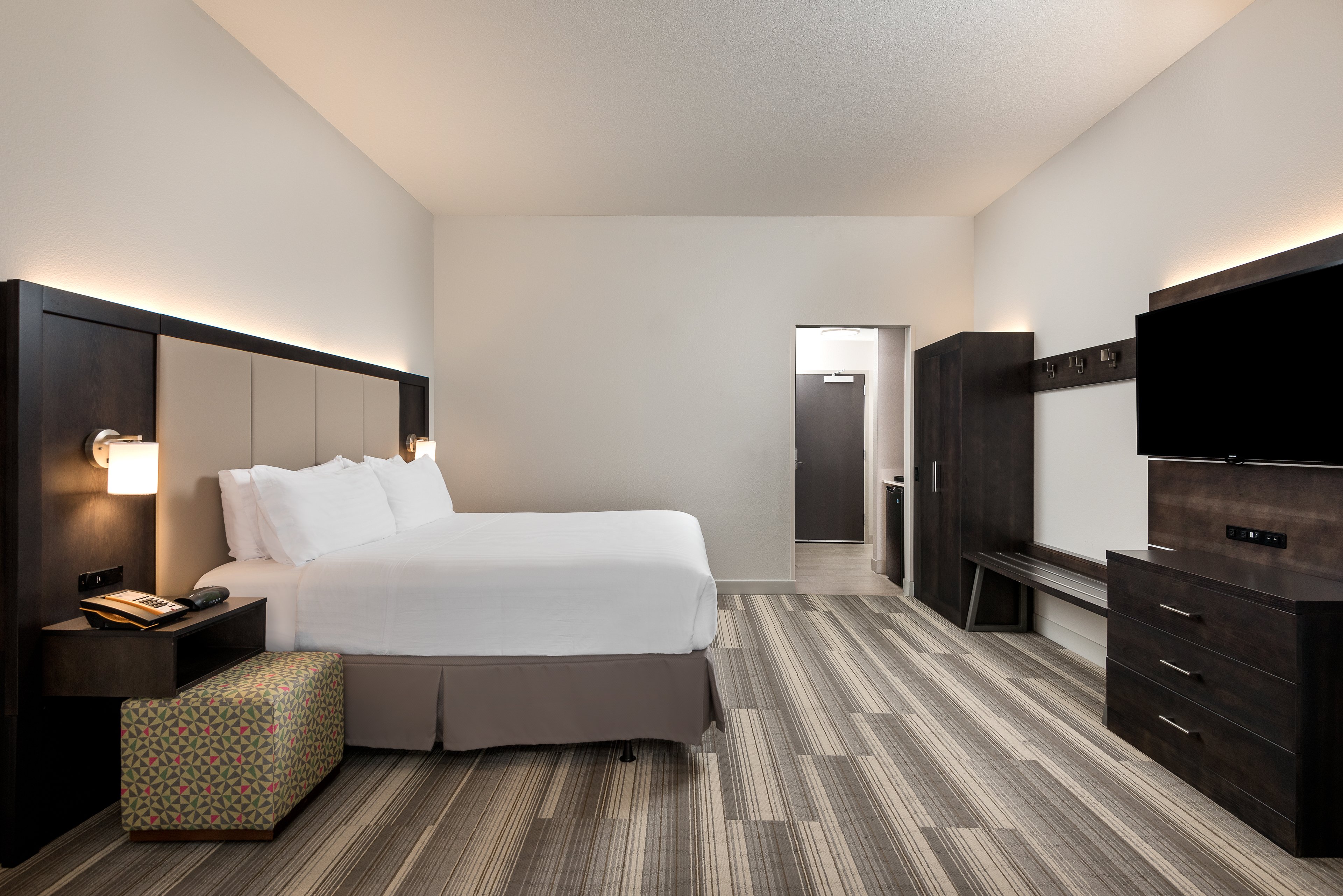 Holiday Inn Express And Suites Lakeland South 15/50