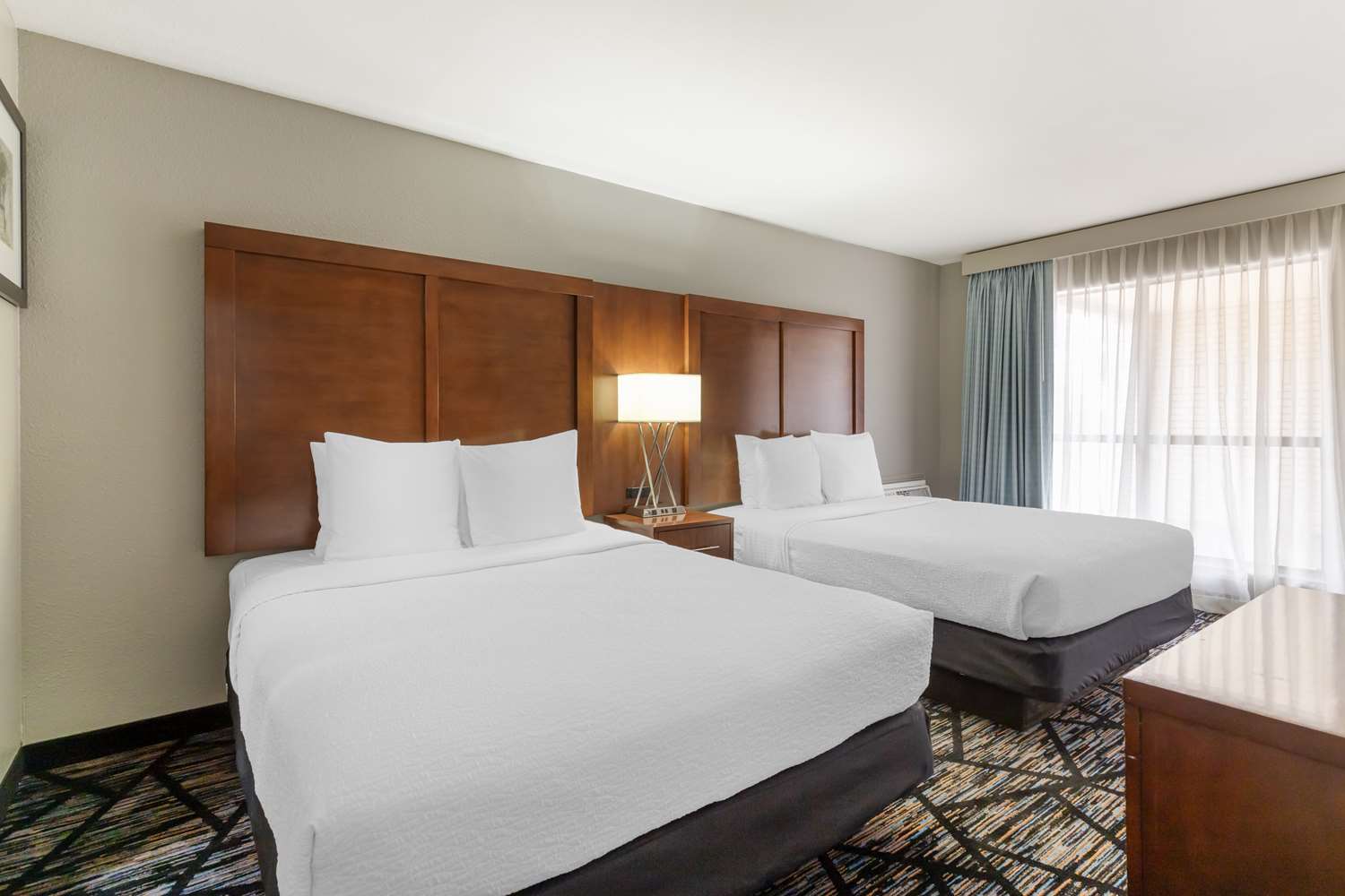 2 Rooms, Suite, King Bed, 2 Queen Beds, Xl