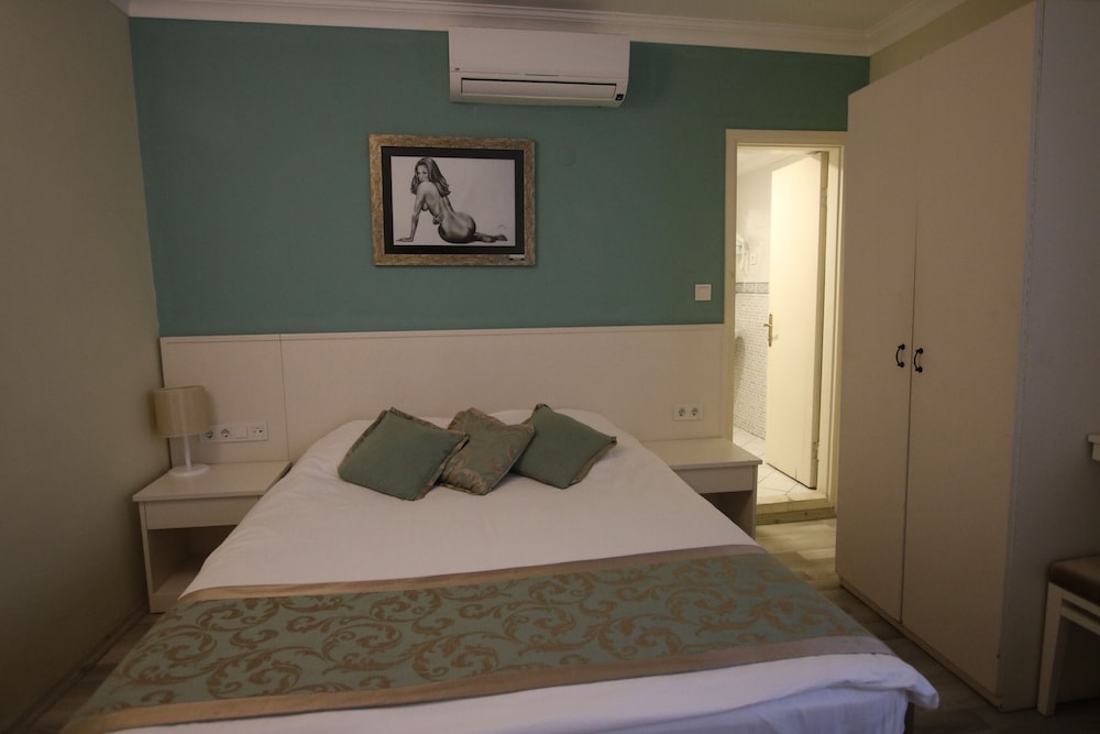Artemis Hotel 19/69