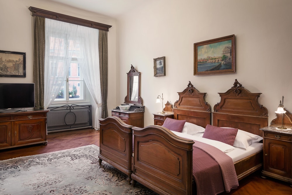 Grand Hotel Praha 30/79