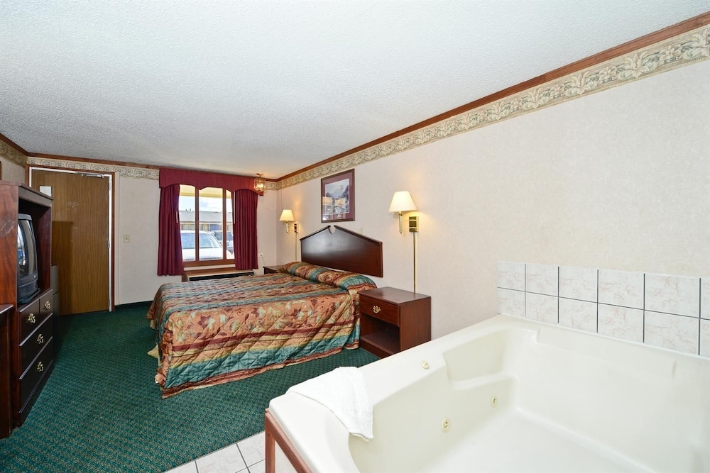 Americas Best Value Inn & Suites - Warren / Detroit 13/25