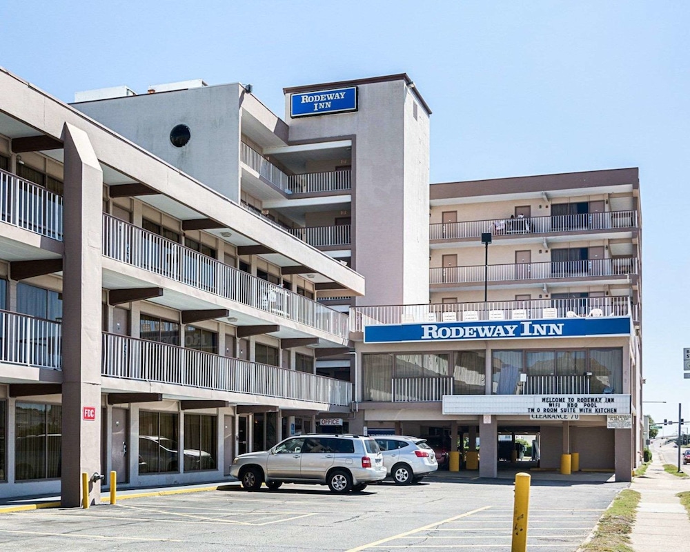 Red Roof PLUS+ & Suites Virginia Beach - Seaside 3/45