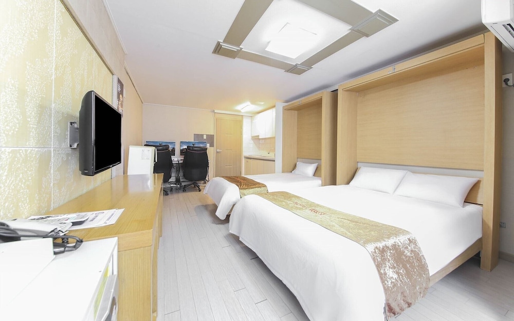 Hotel Joy 4/49