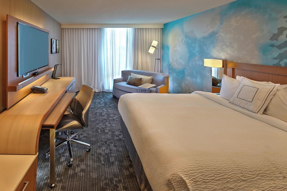 Room at Courtyard Marriott Philadelphia City Avenue Ex Crowne Plaza Philadelphia West Main Line, PHILADELPHIA - PA