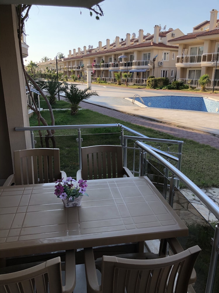 Sunset Beach Club 32/50