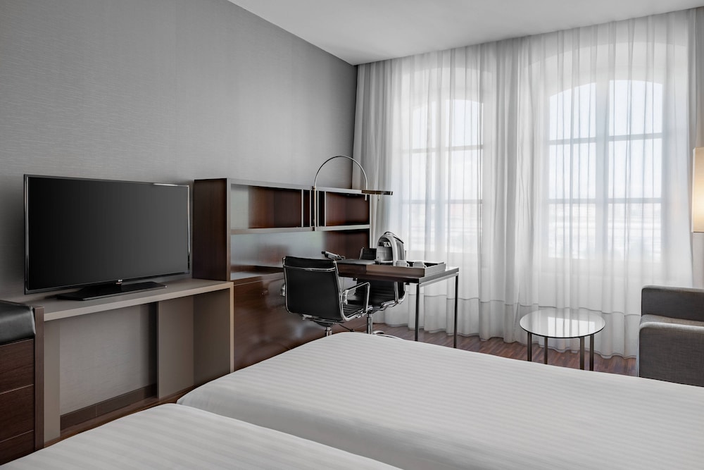 Ac Hotel Torino By Marriott 10/45