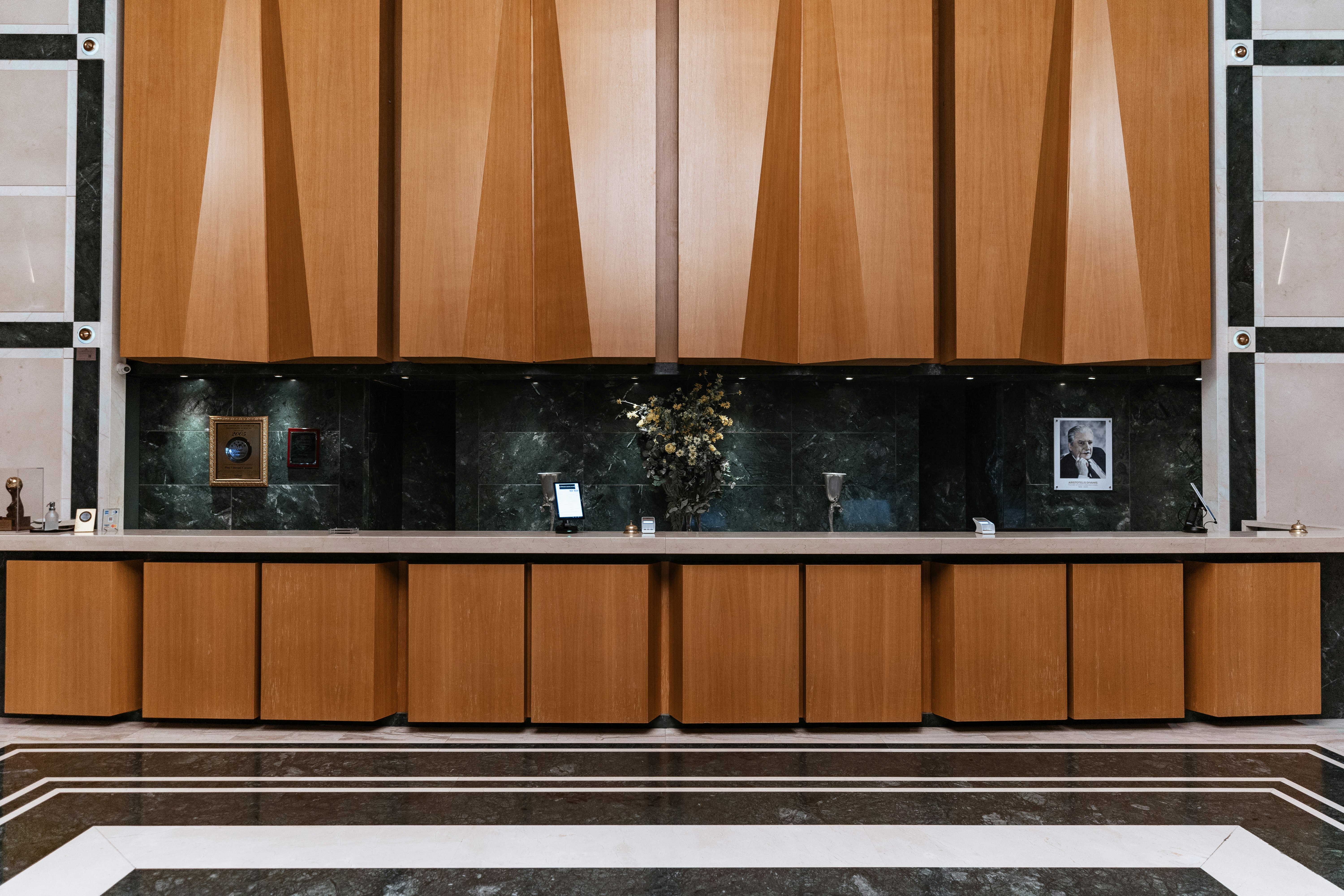 Divani Caravel Hotel 12/87