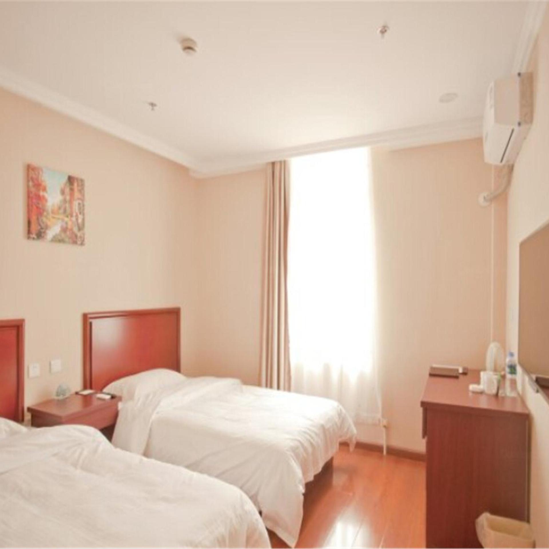 GreenTree Inn Liaoning Dalian Railway Station South Shengli Square Express Hotel 18/35