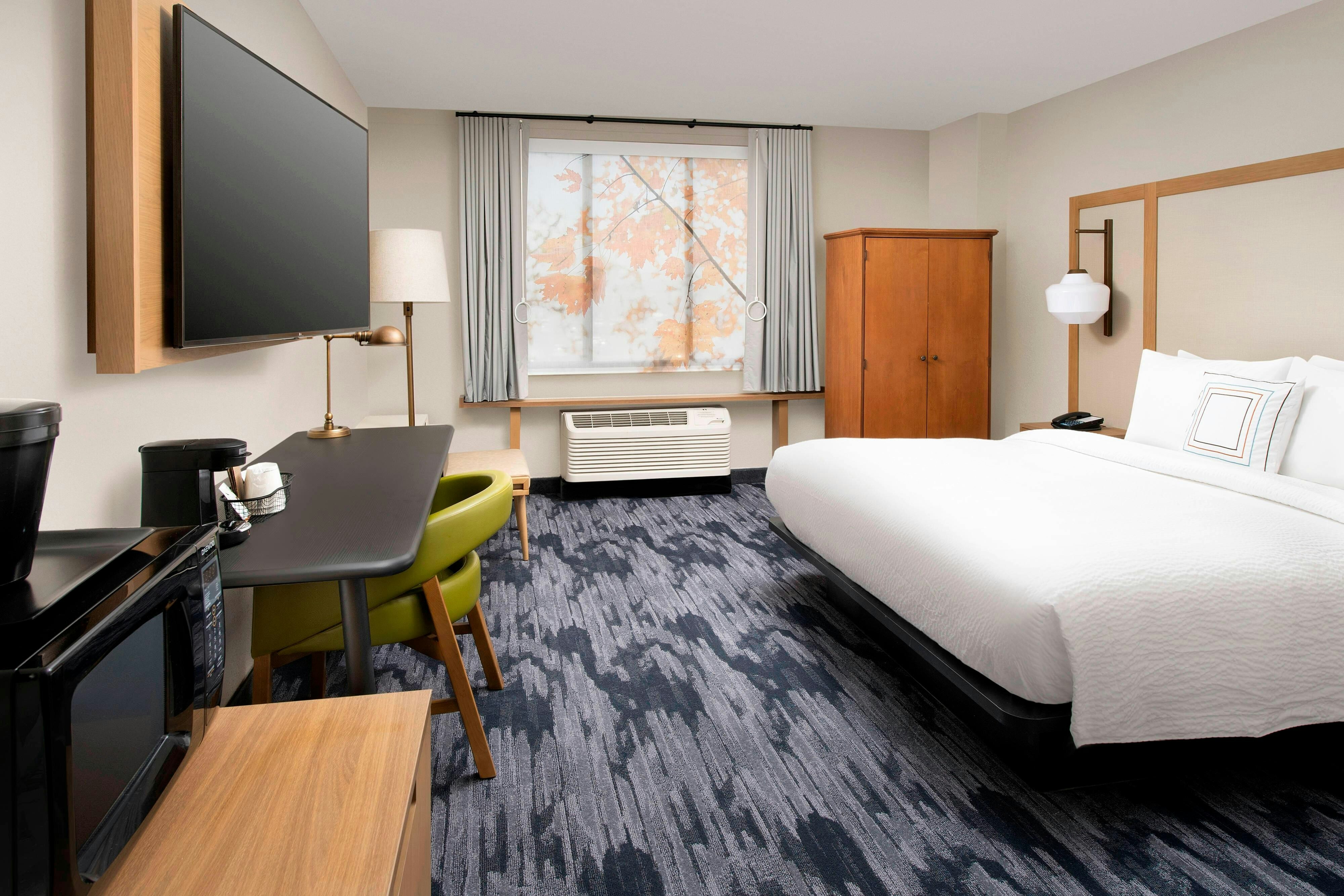 ROOM, KING BED