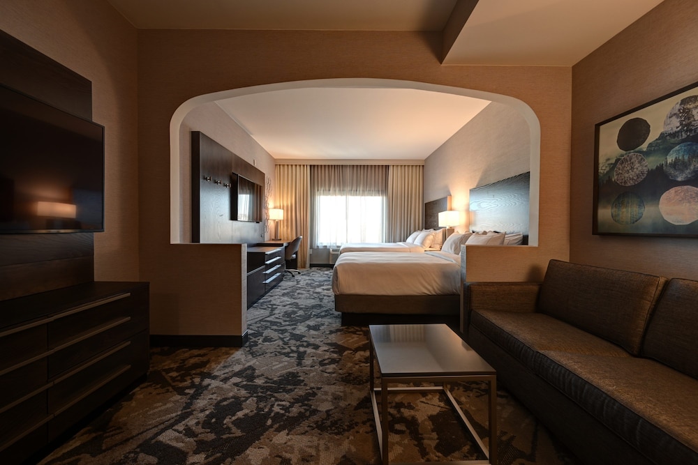 DoubleTree by Hilton Denver International Airport (ex. Holiday Inn Hotel And Suites) 35/45