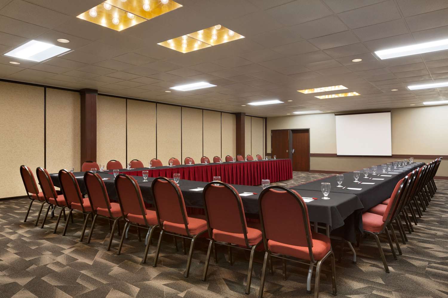 Ramada by Wyndham Fargo 10/15