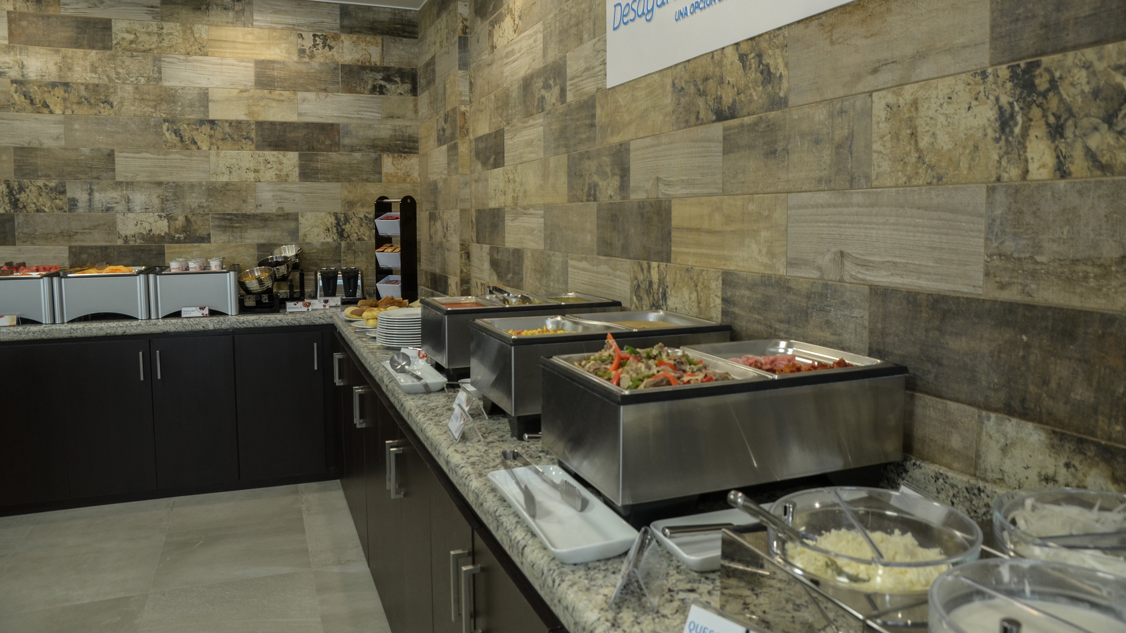 Holiday Inn Express and Suites Celaya 8/50