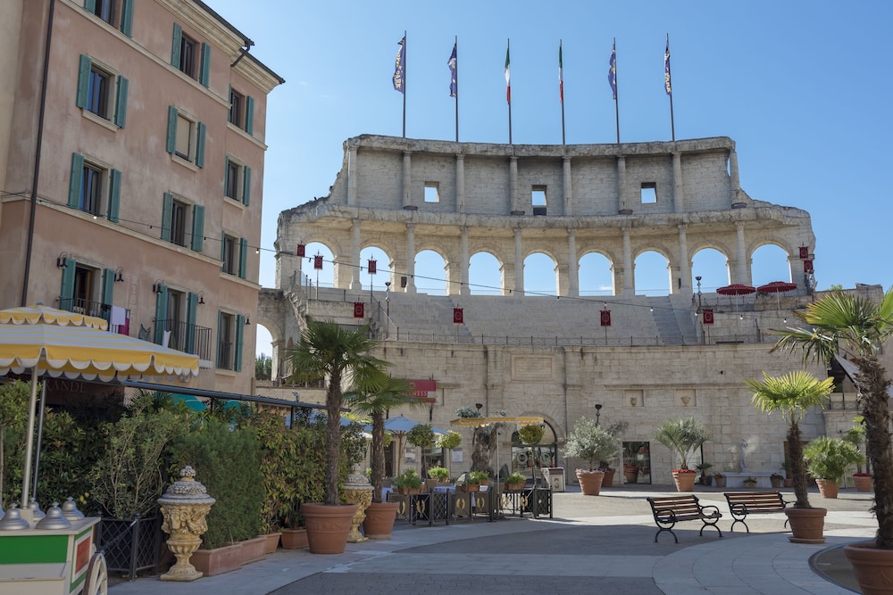 Europa-Park Freizeitpark & Erlebnis-Resort, Hotel Colosseo 61/68