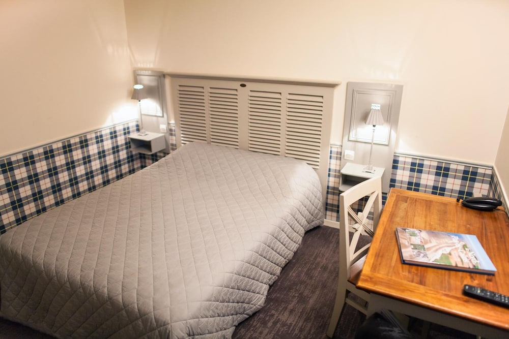 Le Cottage Hotel 8/27