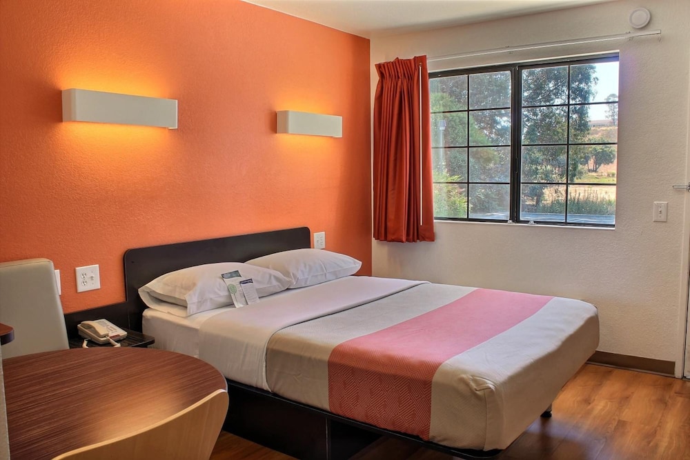 Motel6 San Luis Obispo, CA - South 22/51