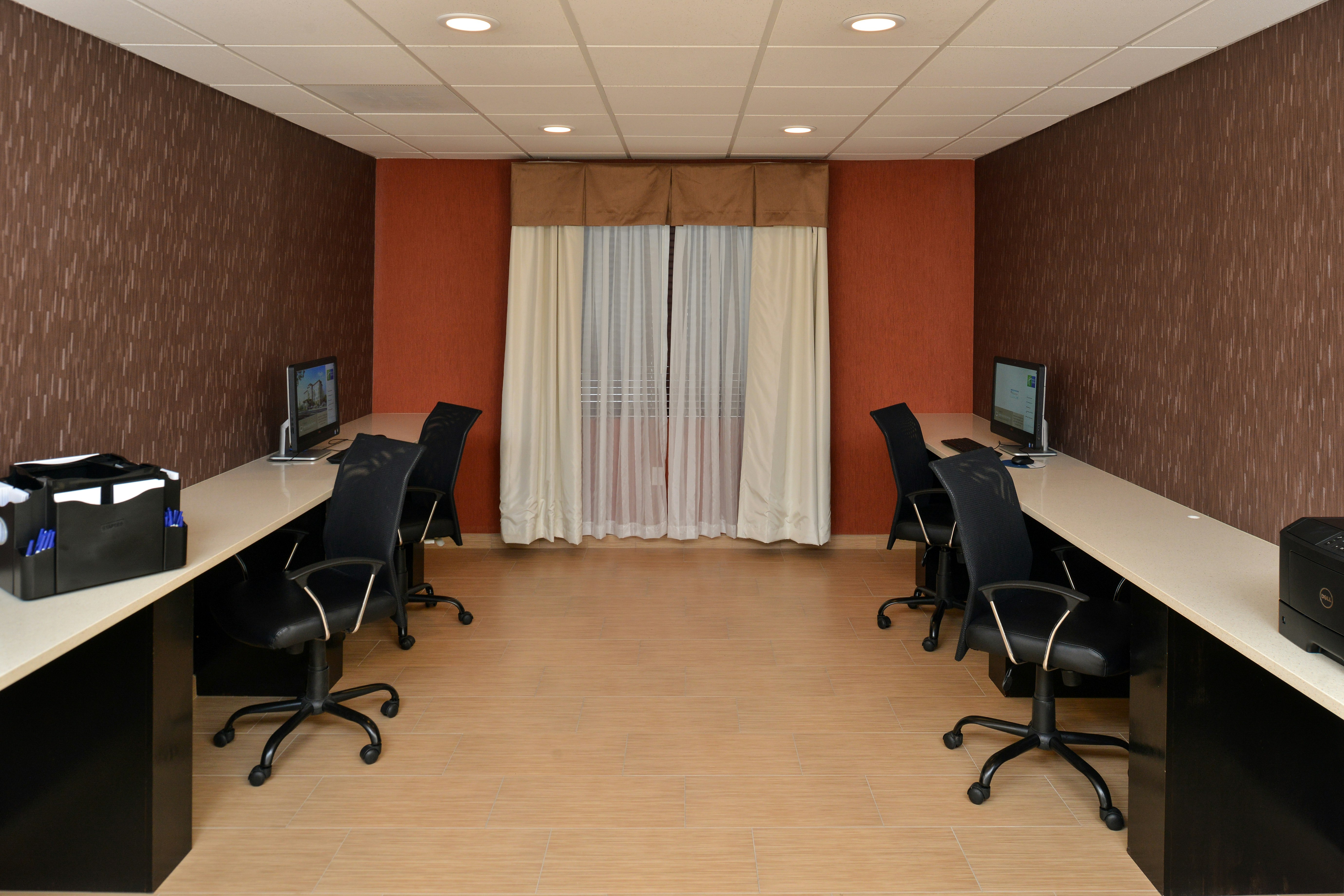 Holiday Inn Express and Suites Peekskill-Lower Hudson Valley 47/55