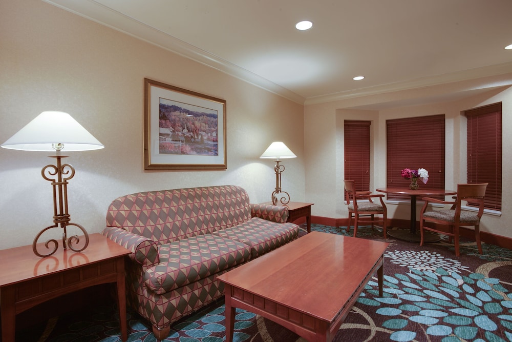 Staybridge Suites Corning 38/66