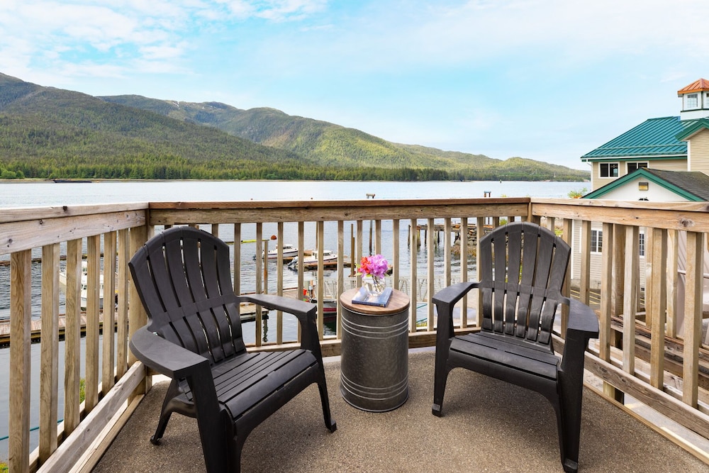 The Ketch Inn and Marina 40/65