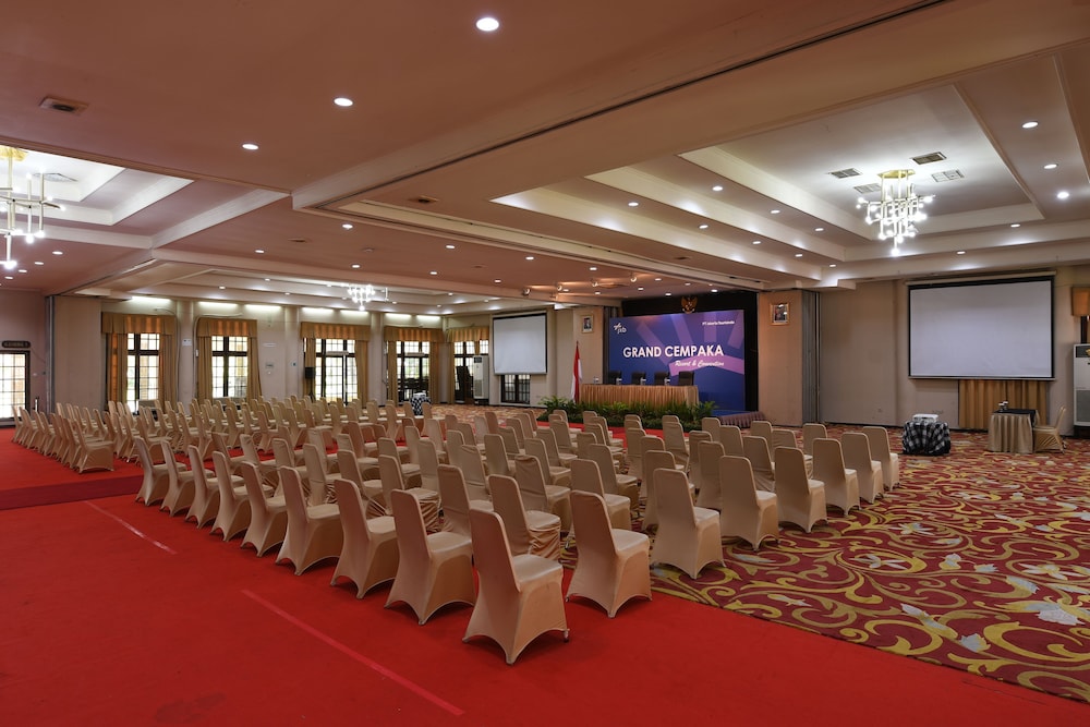 Grand Cempaka Resort Hotel Powered by Archipelago 37/49