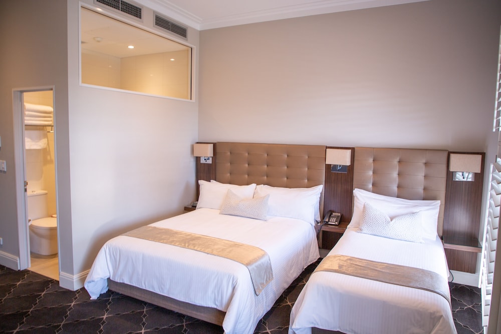 Royal Hotel Randwick 24/70