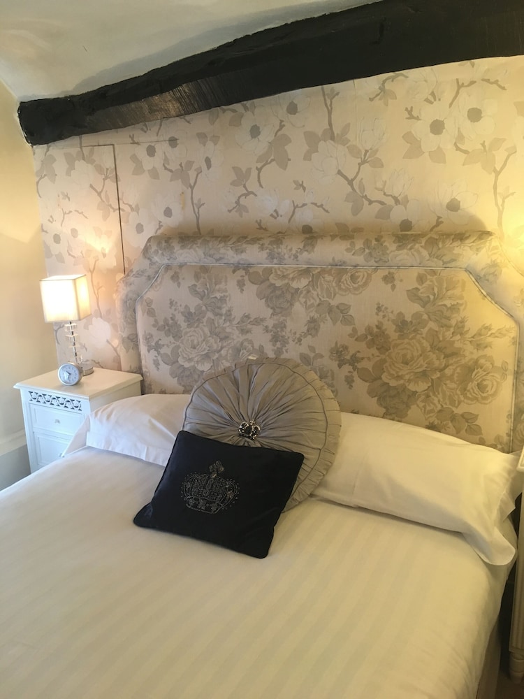 Castle Lodge Hotel 7/63