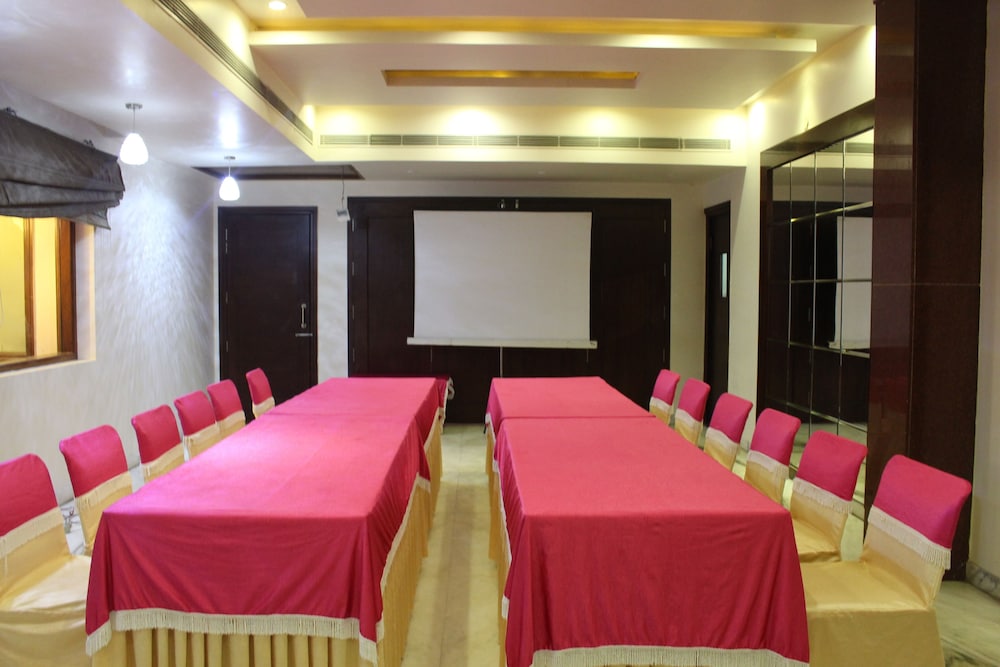 Leela Grande Hotel 36/50