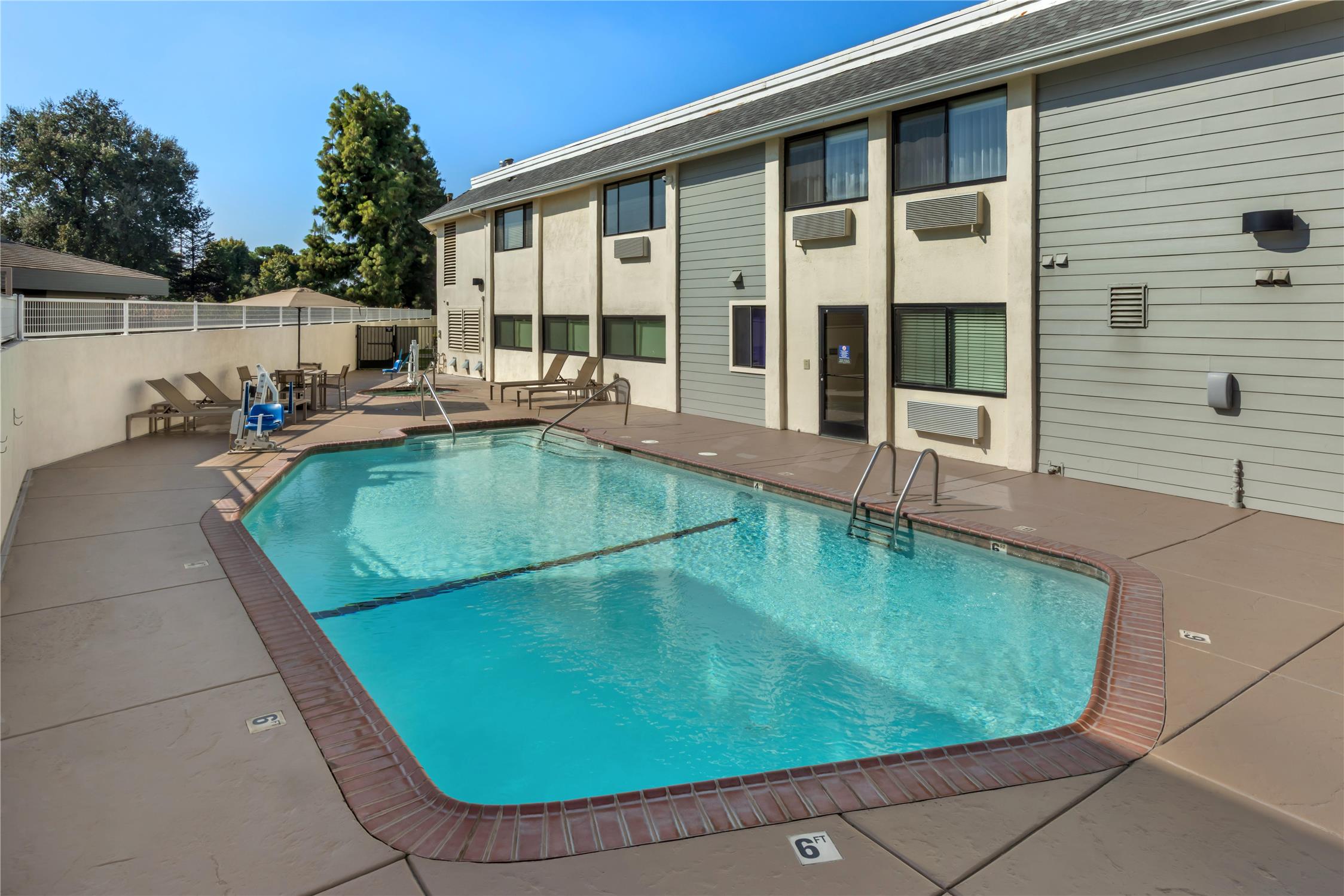 Best Western Town & Country Lodge 27/58
